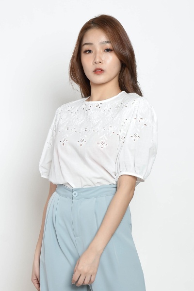 Lore Eyelet Top (free inner singlet)