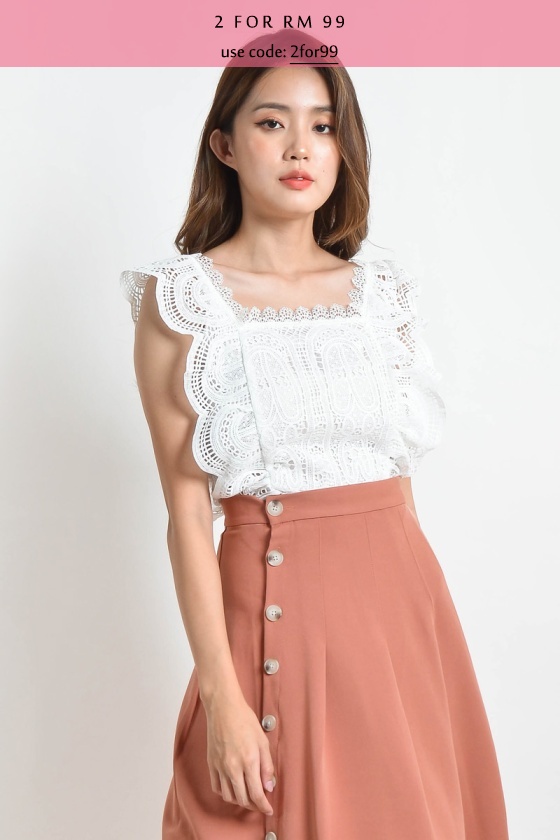 Beverlee Eyelet Flare Sleeve Top